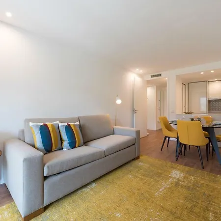 Lovelystay - Downtown Balcony Apartment With Free Parking OOporto Esterno foto