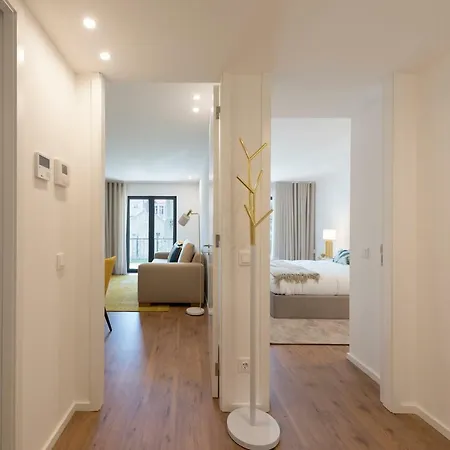 Lovelystay - Downtown Balcony Apartment With Free Parking OOporto Esterno foto