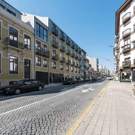 Lovelystay - Downtown Balcony Apartment With Free Parking OOporto Esterno foto